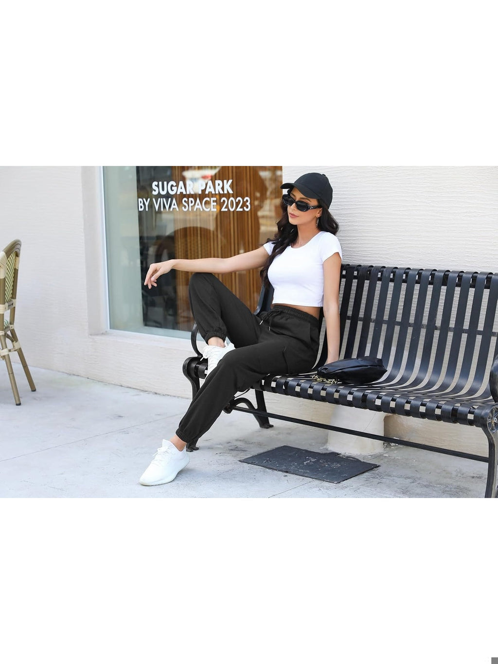 PANTALONI De trening femei Bresdk cu buzunare cargo negru