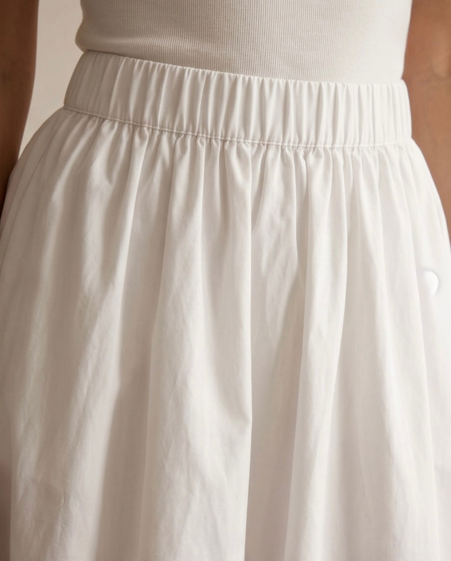 Fustă midi din poplin de bumbac The Drop Arlo – Albă