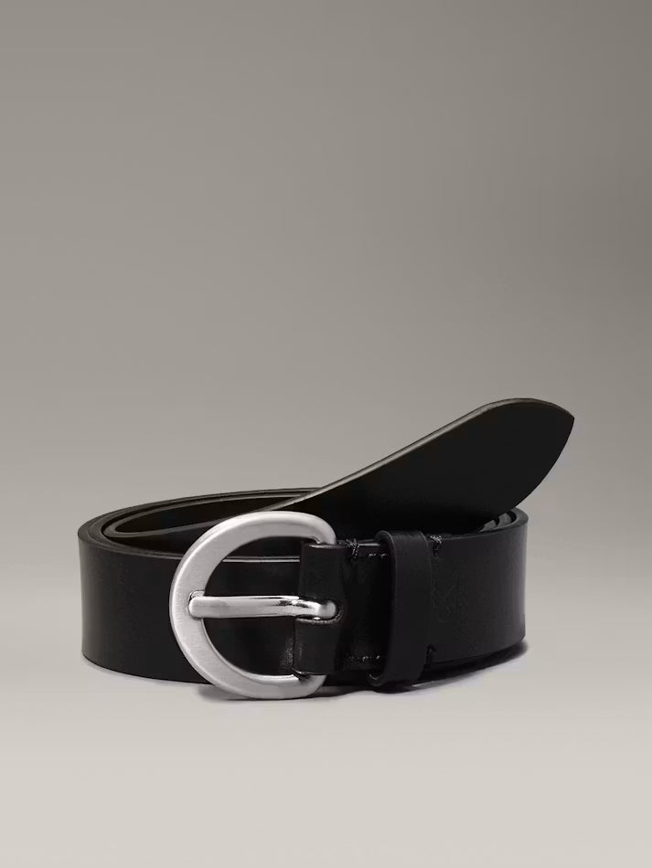 Curea damă Calvin Klein Jeans din piele neagră Classic Pin Buckle