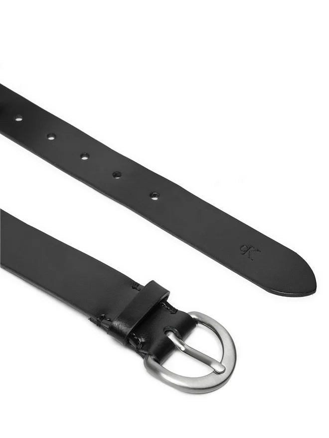 Curea damă Calvin Klein Jeans din piele neagră Classic Pin Buckle