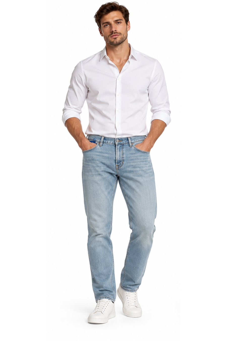 Blugi HUGO Blue Brody bărbați W32/L32, pe model elegant, vedere din față, cămașă albă și sneakerși albi
