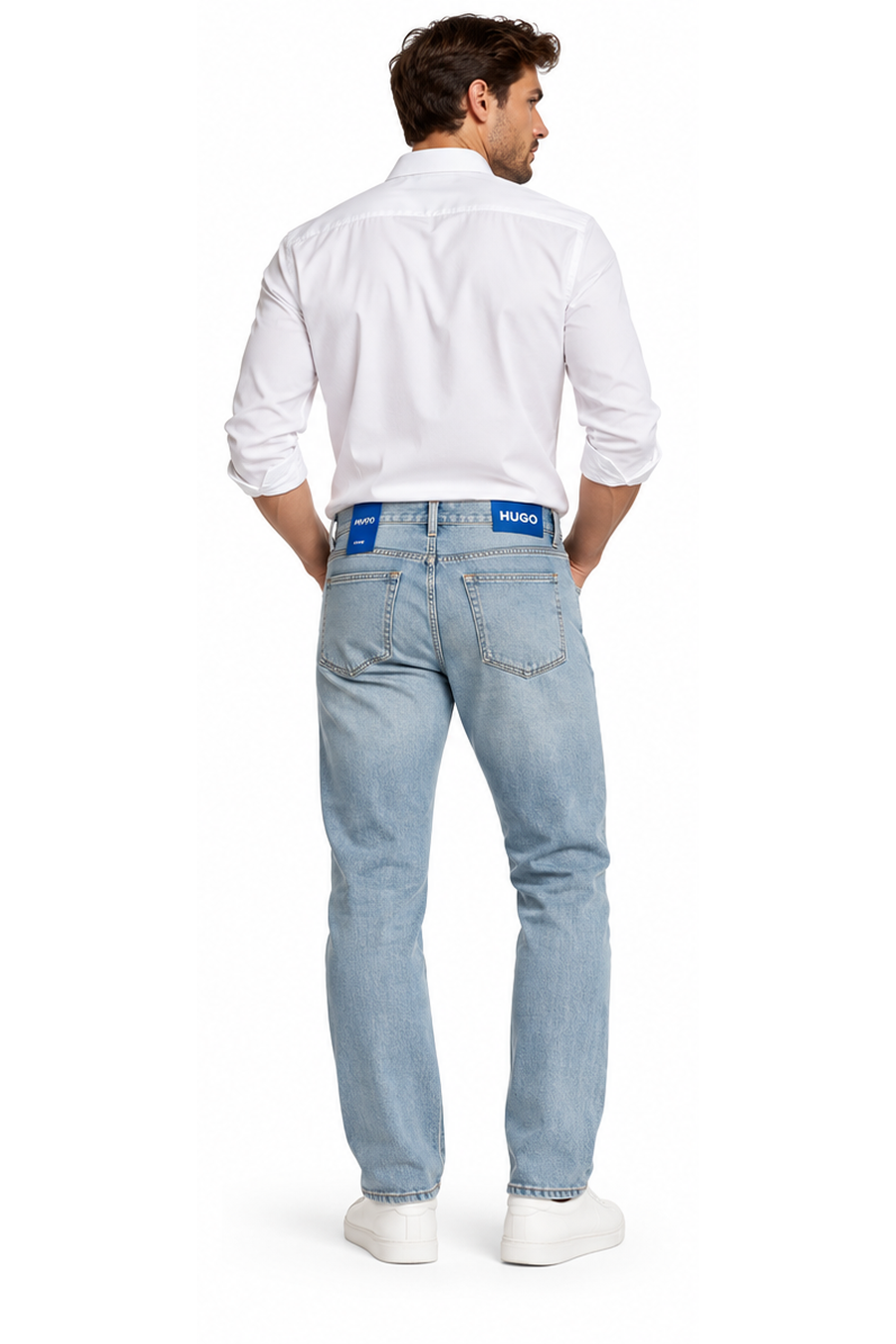 Blugi HUGO Blue Brody bărbați W32/L32, pe model elegant, vedere spate, etichetă HUGO albastră